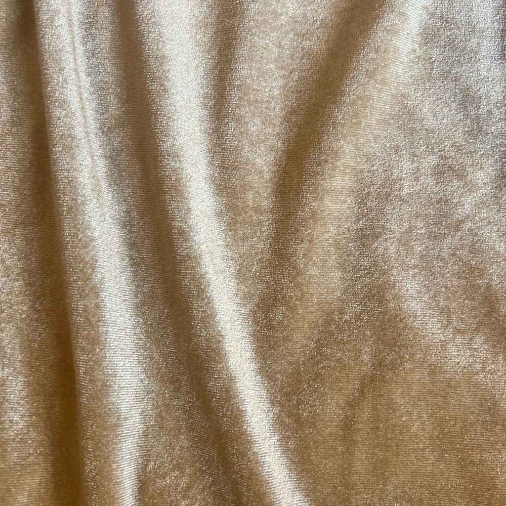 LOVERICHE gold velour top 🤩 - Picture 2 of 5